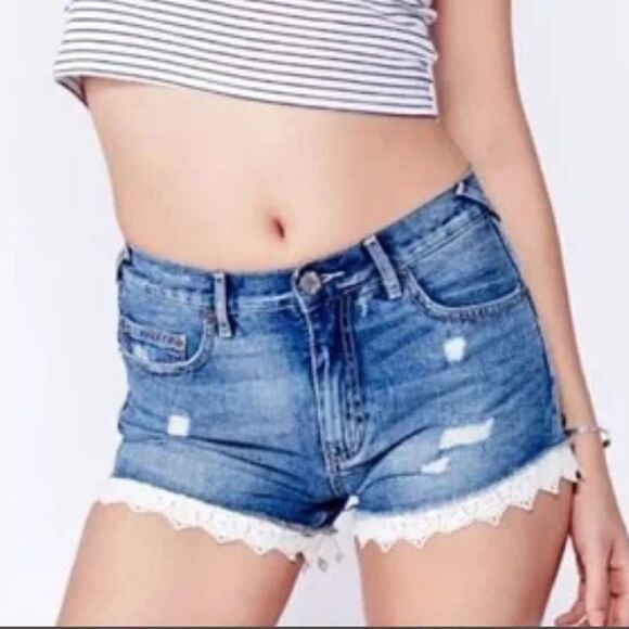 Free People Lacey Crochet Trimmed Denim Cutoff Shorts In True Blue New Size 29 - Picture 1 of 9